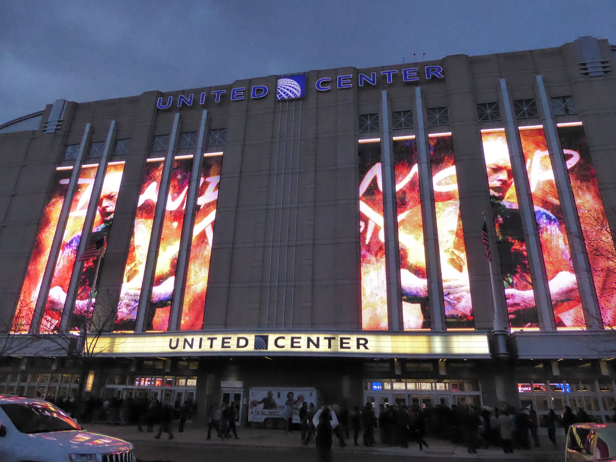 Stream / Download / Photos | David Gilmour @ United Center 4/8/16